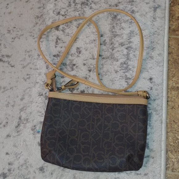 Calvin Klein crossbody bag - Picture 2 of 4